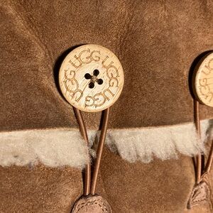 UGGs for sale! Like new condition. Size 9 US.